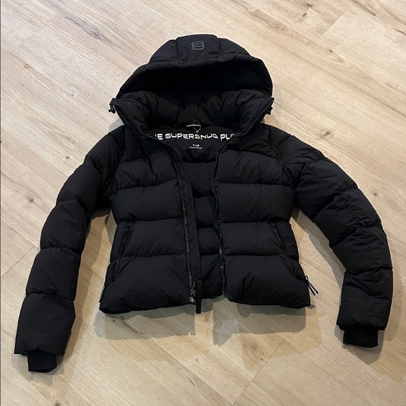 Aritzia Jackets & Blazers - Aritzia super puff jacket shorty in black